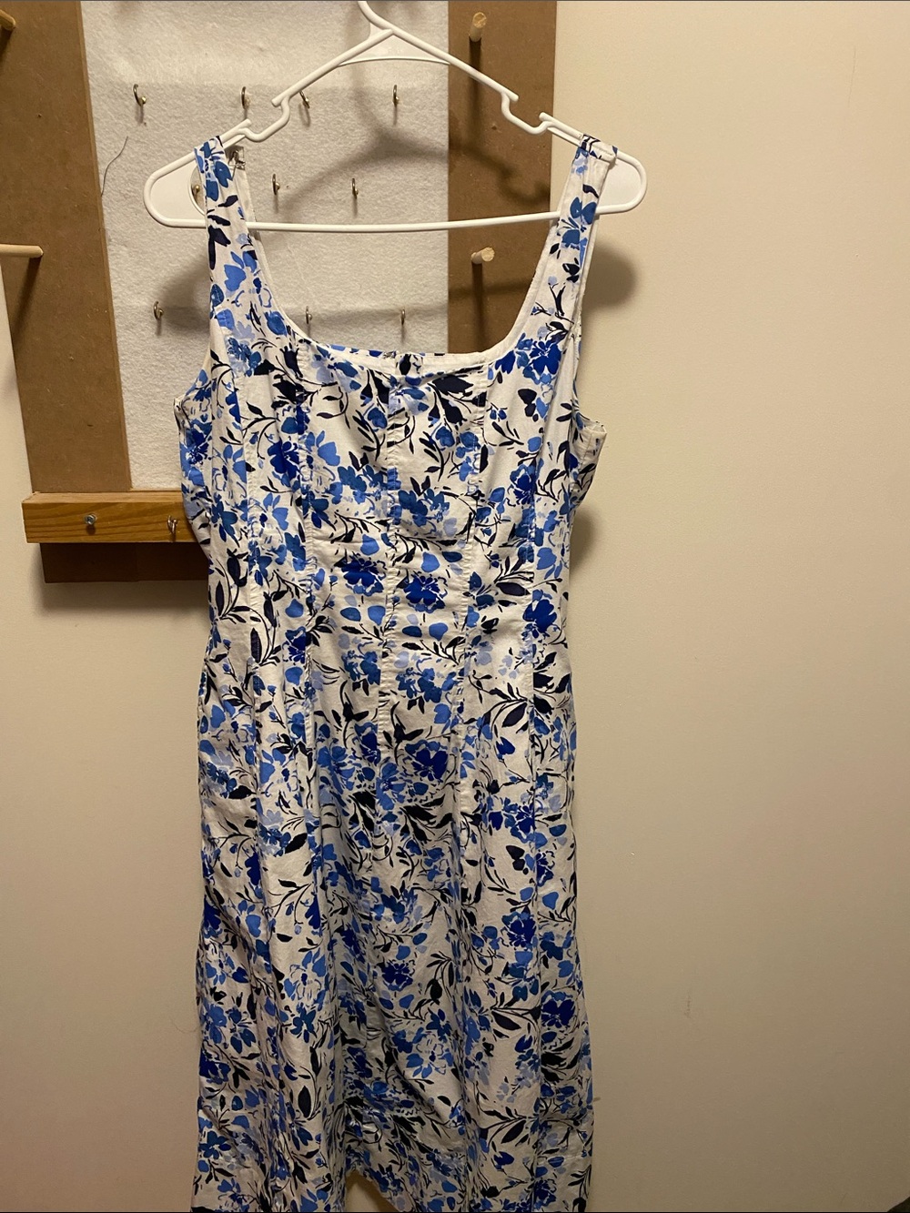 Blue Floral Sleeveless Midi Dress - White & Blue